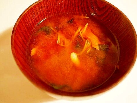 生姜入り♪　カニカマと若布のお味噌汁